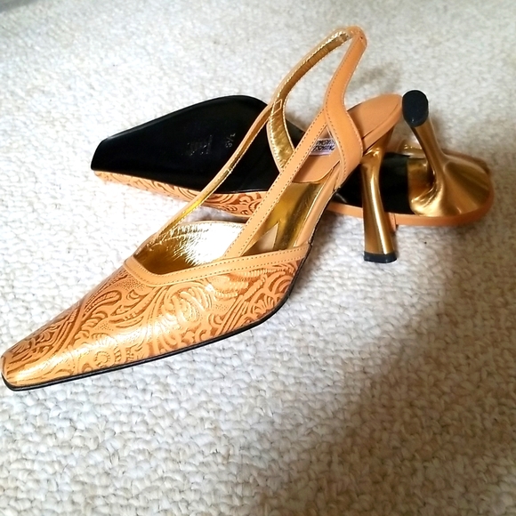 Timothy HitsmanCamelGold Pattern,OpenBack, Pump/heel.New in box. 3" heel… - Picture 7 of 8